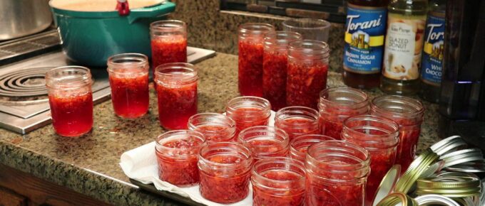 Strawberry Jam - Ready to put in Canner